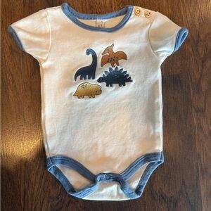 Chickpea Organic adorable Dinosaur Baby Onesie with Blue Trim size 3-6 months